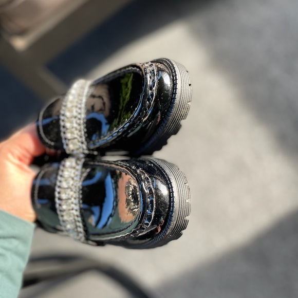 Steve Madden Girls’ Patent Loafers with Rhinestone Chain – Size 13 - Picture 7 of 12